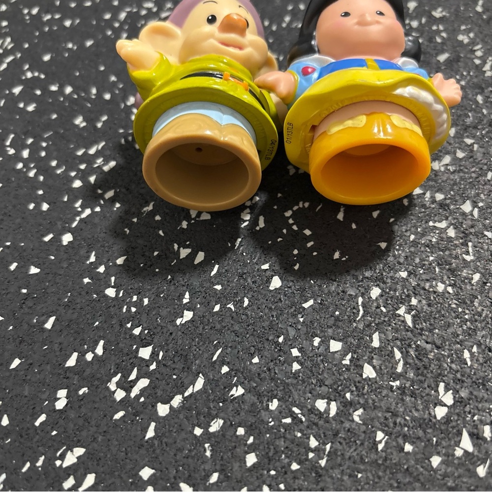 Fisher-Price Little People Snow White and Dopey - Picture 2 of 5